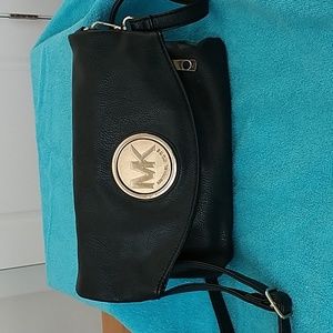 MICHAEL KORS FOLDOVER CROSSOVER BODY BAG